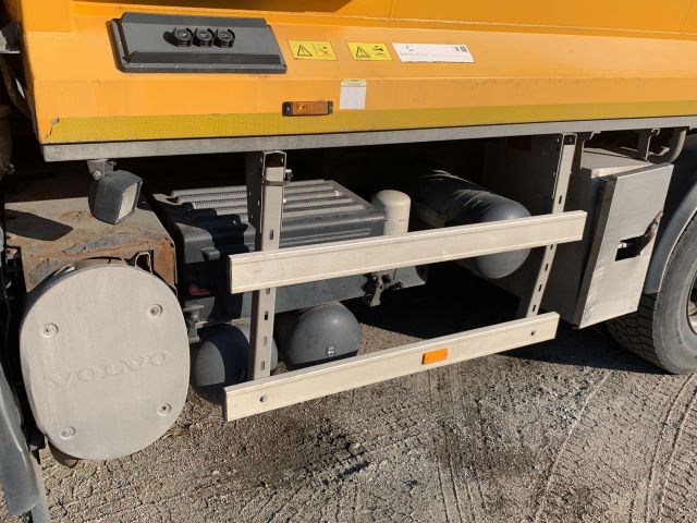 876653-13 Sopbil Volvo 6X2 FE340 (331 hp, 256026 km) -2013