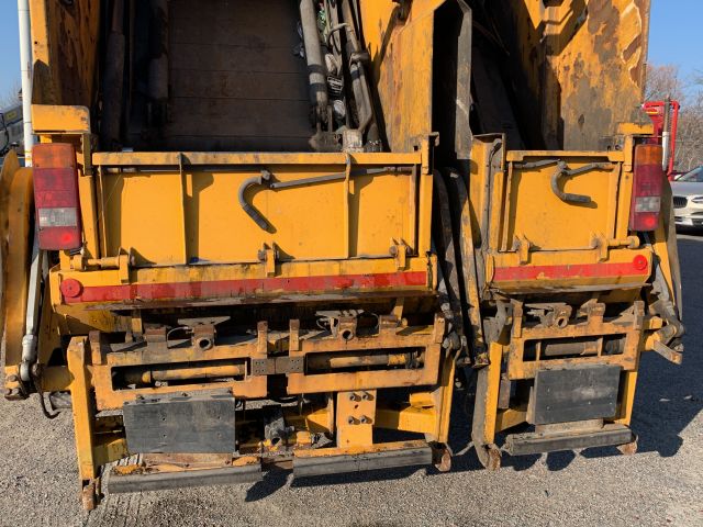 876653-16 Sopbil Volvo 6X2 FE340 (331 hp, 256026 km) -2013