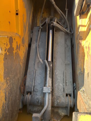 876653-18 Sopbil Volvo 6X2 FE340 (331 hp, 256026 km) -2013