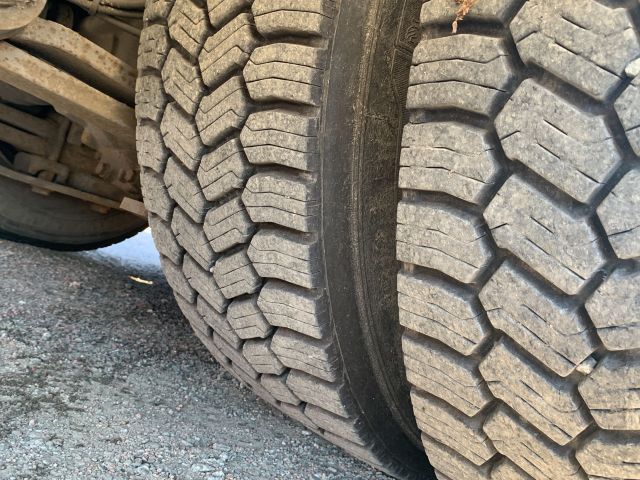 876653-29 Sopbil Volvo 6X2 FE340 (331 hp, 256026 km) -2013