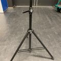 892010-3 2 Speaker stands with crank. K&M 213 (NYA)