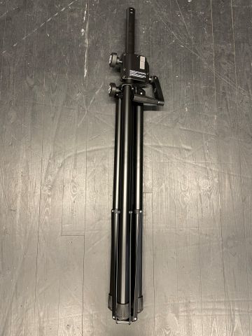 892010-6 2 Speaker stands with crank. K&M 213 (NYA)