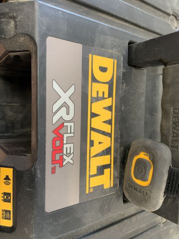 809574-2 Vacuum cleaner battery powered with remote control Dewalt DCV586M