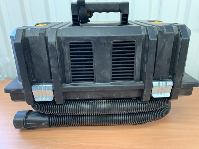 809574-5 Vacuum cleaner battery powered with remote control Dewalt DCV586M