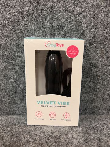872111-4 Adult toys, Lily and Velvet Vibe, handcuffs
