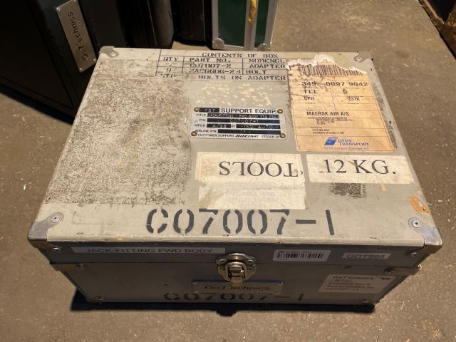 877124-2 Jack fitting FWD Body STA 294,5