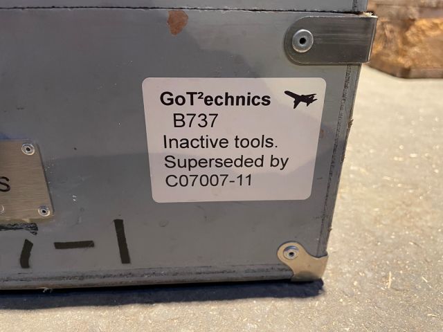 877124-4 Jack fitting FWD Body STA 294,5