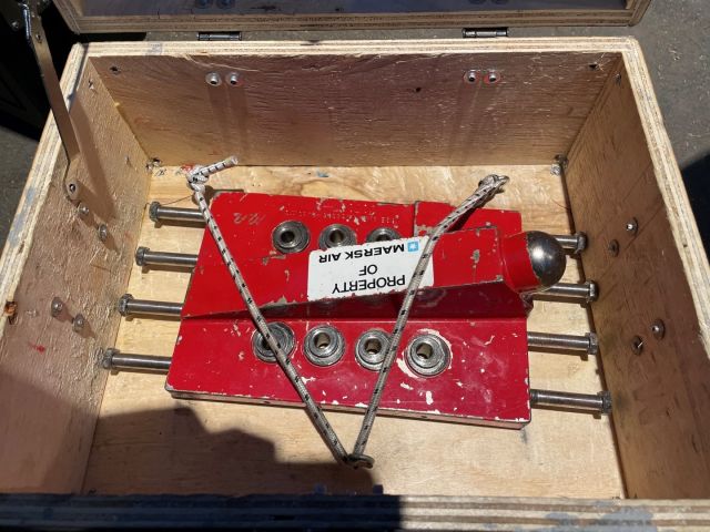 877124-1 Jack fitting FWD Body STA 294,5