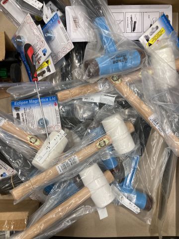 893546-2 Painting knives, nail drivers, rubber clubs and chisels etc. Mora, Thor, Stanley etc