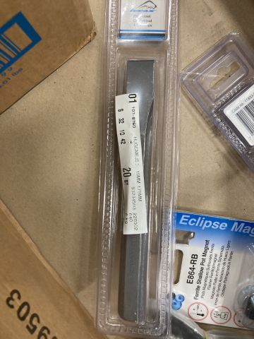 893546-3 Painting knives, nail drivers, rubber clubs and chisels etc. Mora, Thor, Stanley etc