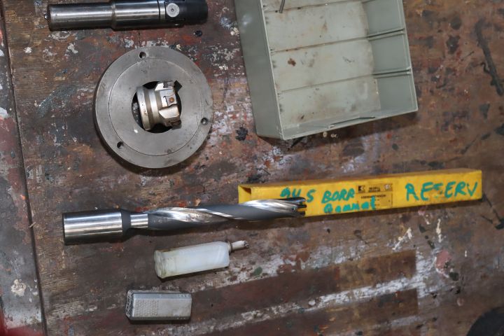 894044-4 Bracket for tools in lathe, cutting holder, milling crab, fine drill head, drills with carbide tip.