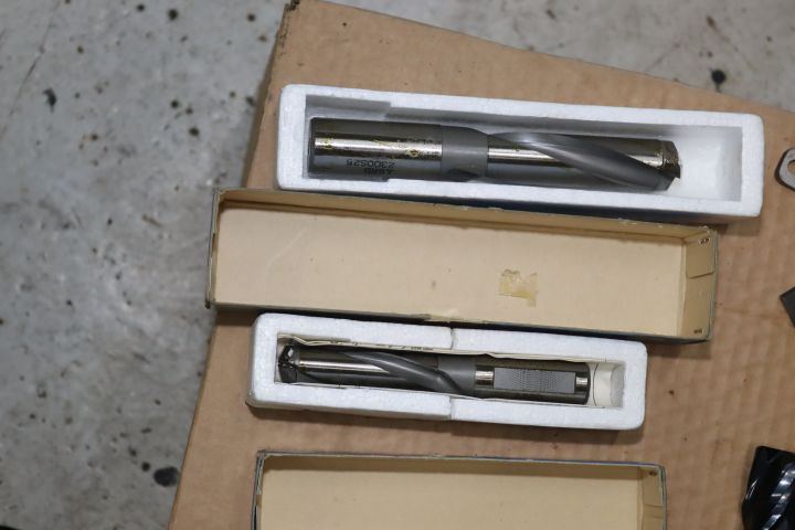 894044-7 Bracket for tools in lathe, cutting holder, milling crab, fine drill head, drills with carbide tip.