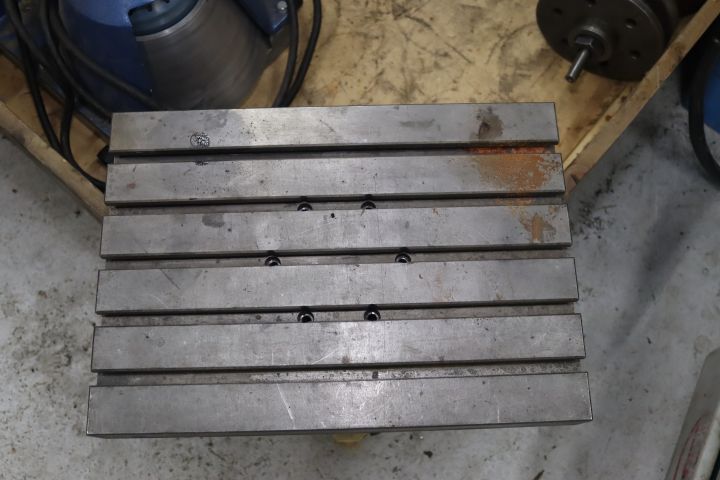 894063-1 T- track table 30 * 43 * 5 cm.