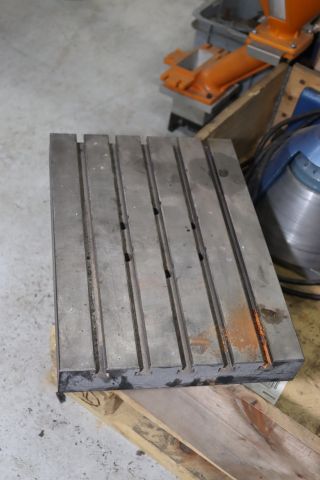 894063-3 T- track table 30 * 43 * 5 cm.