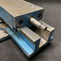 893950-5 Hydraulic machine vice with protractor