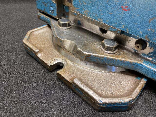 893950-6 Hydraulic machine vice with protractor