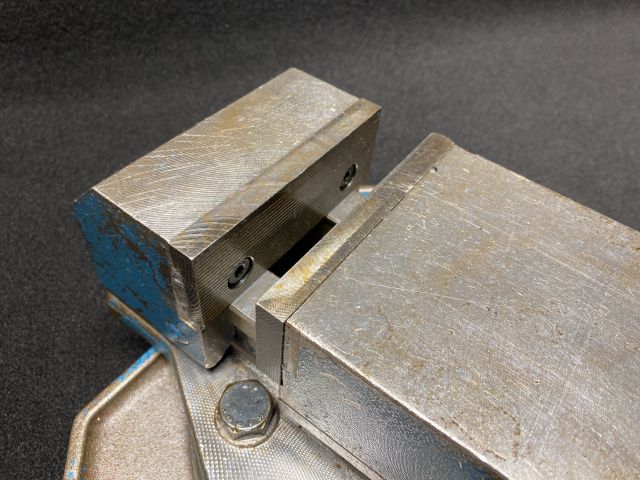 893950-8 Hydraulic machine vice with protractor