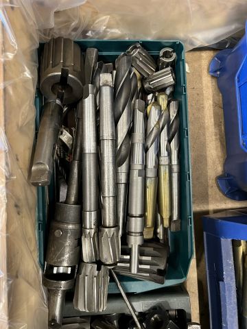 779704-8 Stool with drill, milling tool and more