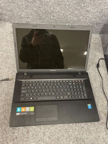 839393-8 Laptops 2nd Lenovo G710 / Dell P75F