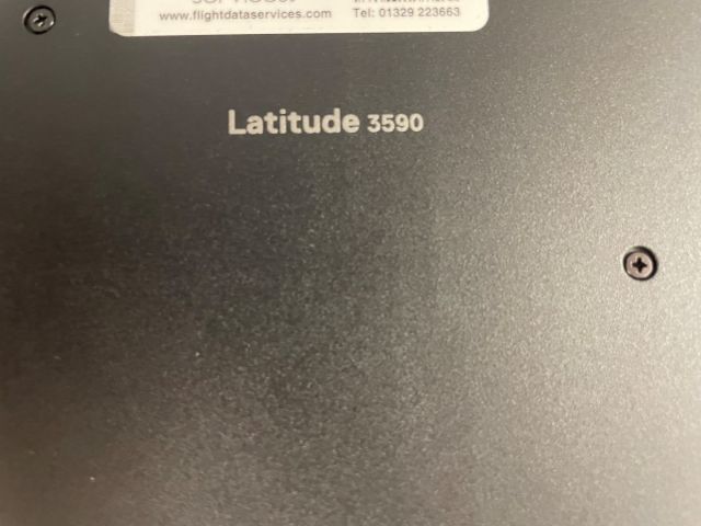 839393-19 Laptops 2nd Lenovo G710 / Dell P75F