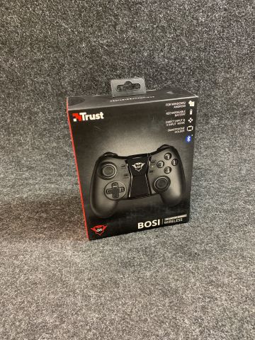 894104-2 Trust GXT 590 Bosi control