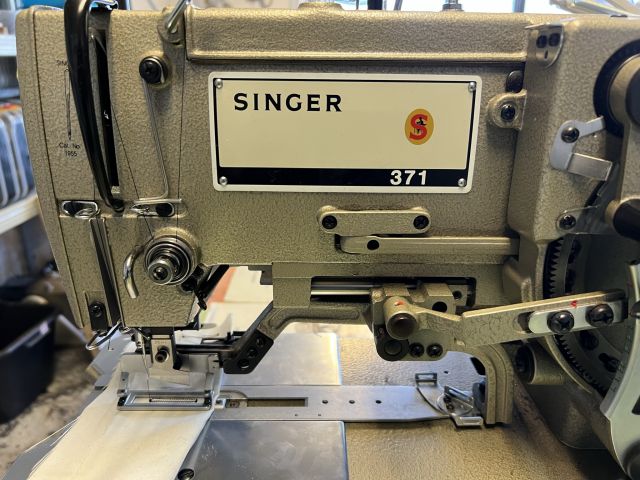 779723-2 Industrial sewing machine Singer 371U pin machine