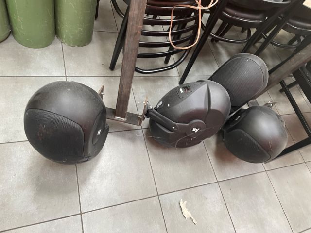 877264-24 PA Speaker with amplifier and bass