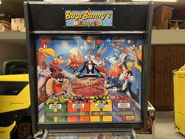 895135-8 Pinball Bugs Bunny`s Birthday ball -1990