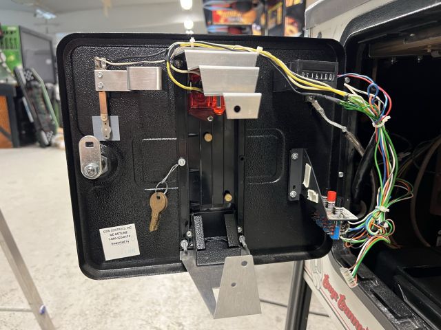 895135-13 Pinball Bugs Bunny`s Birthday ball -1990