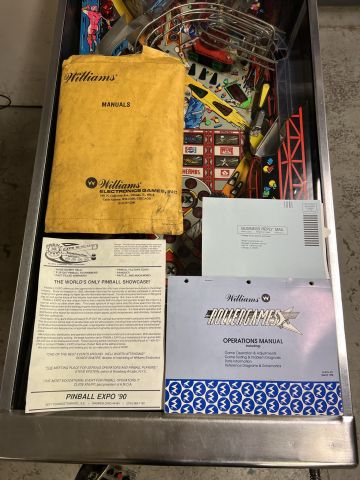 895139-17 Pinball Rollergames -1990