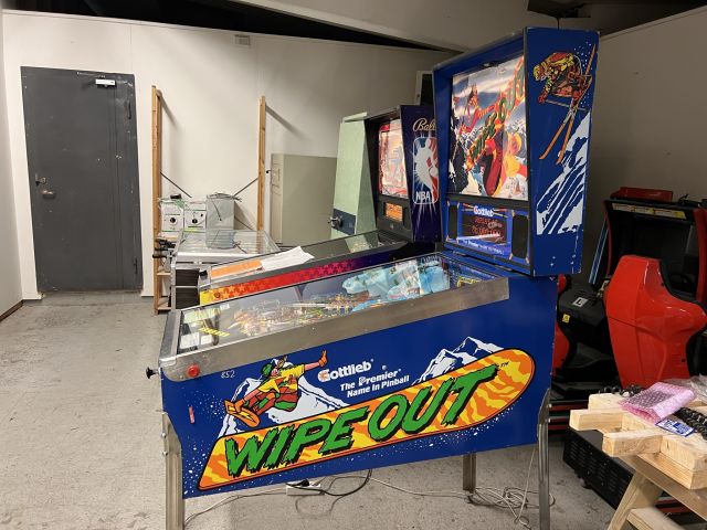 895142-4 Pinball Wipeout -1993