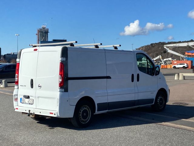 885984-5 Nissan Primastar 2.0 dCi - 2012