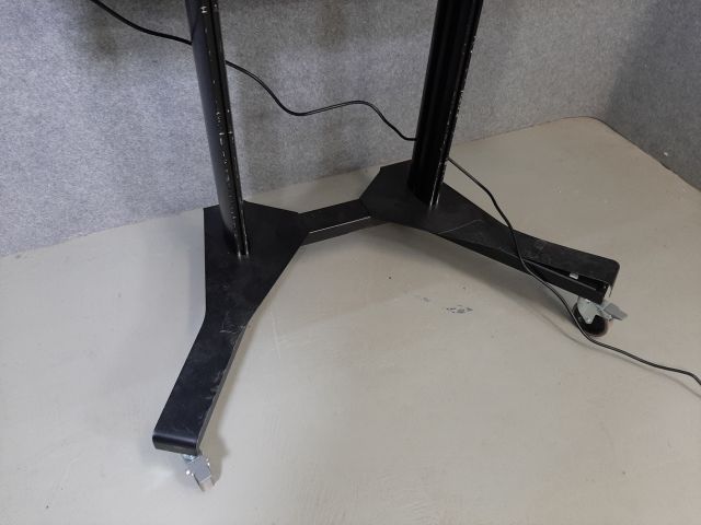 805083-11 Clevertouch UX Pro 55 "with stand