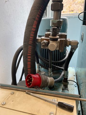 895157-9 Hydraulpress AB Gustaf Terling 100 tons 15kW