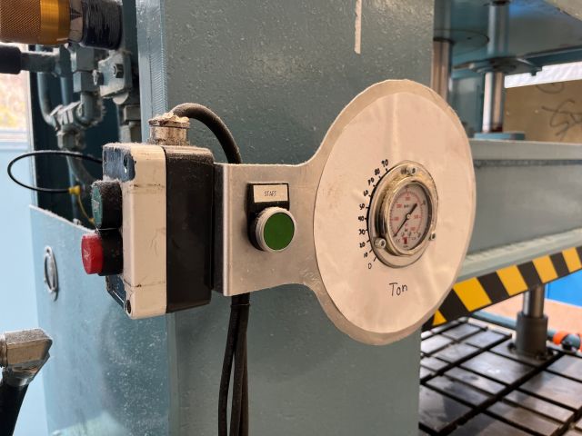 895157-10 Hydraulpress AB Gustaf Terling 100 tons 15kW