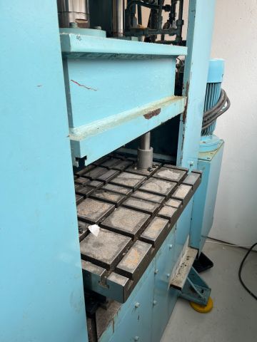 895157-5 Hydraulpress AB Gustaf Terling 100 tons 15kW