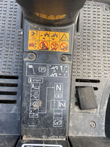 885989-5 Riding lawn mower Jonsered