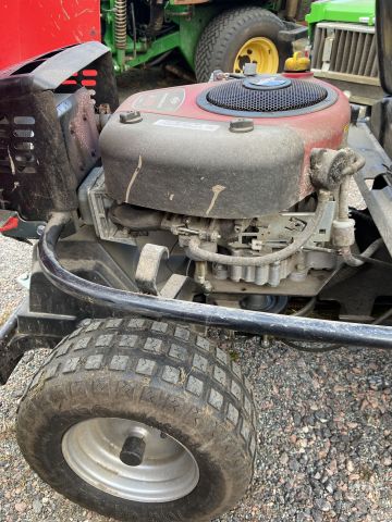 885989-7 Riding lawn mower Jonsered