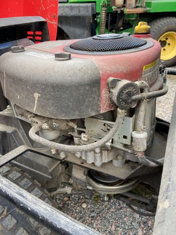 885989-8 Riding lawn mower Jonsered