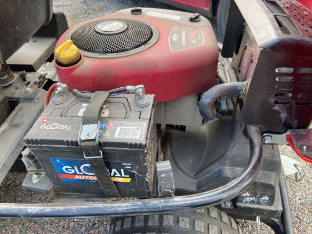 885989-10 Riding lawn mower Jonsered