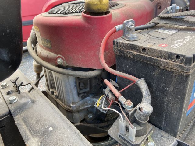 885989-12 Riding lawn mower Jonsered