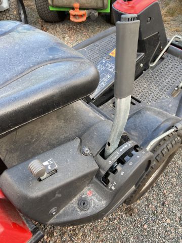 885989-14 Riding lawn mower Jonsered