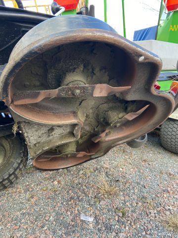 885989-15 Riding lawn mower Jonsered