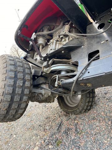 885989-16 Riding lawn mower Jonsered