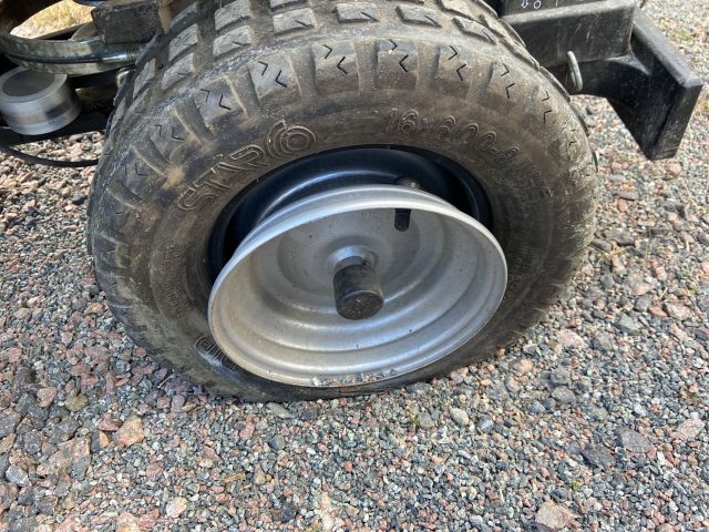 885989-18 Riding lawn mower Jonsered