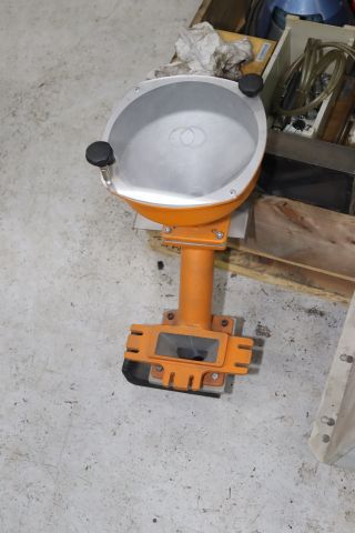 898680-1 Funnel for injection molding machine