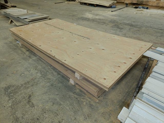 826558-3 Plywood board 2400x1200