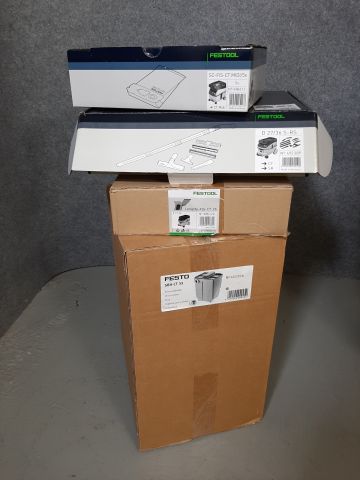 874539-12 Vacuum cleaner - Festool CT 33 LE with working position and accessories