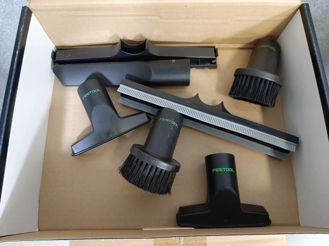 874539-16 Vacuum cleaner - Festool CT 33 LE with working position and accessories
