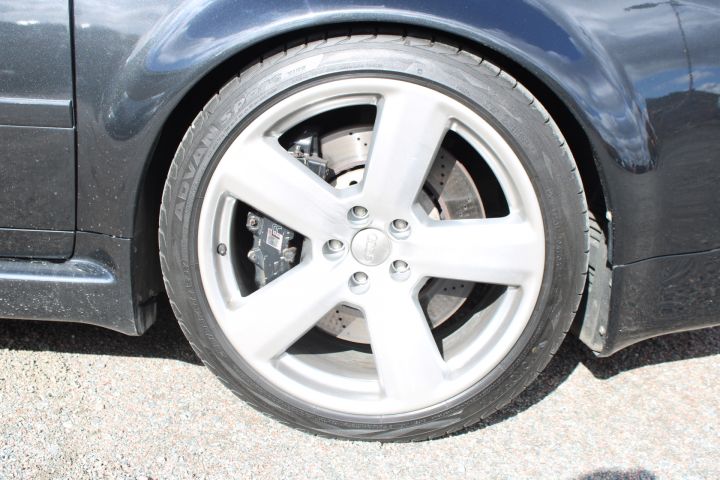 896361-10 Audi RS6 Avant Plus - 2004